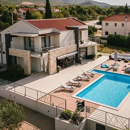 Felicity B4 * Sibenik