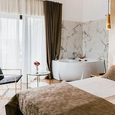 Felicity B4 * Sibenik