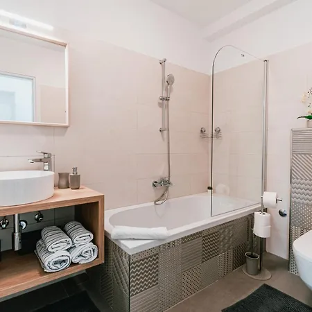 Felicity B4 * Sibenik