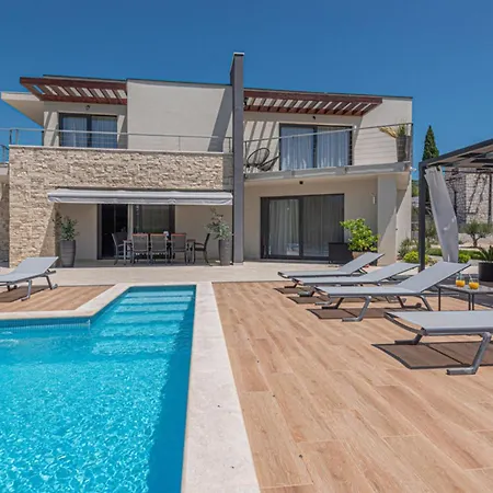 Villa Felicity B4 *