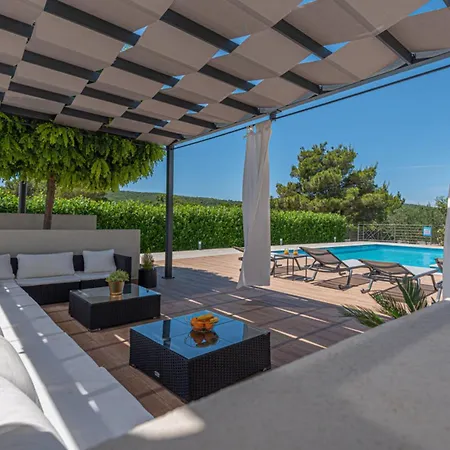 Villa Felicity B4 *