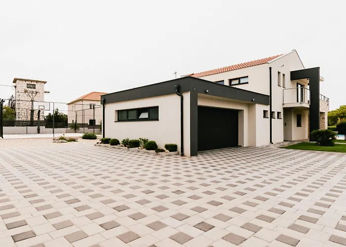 Felicity B4 فيلة *