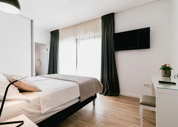 فيلة Felicity B4 *