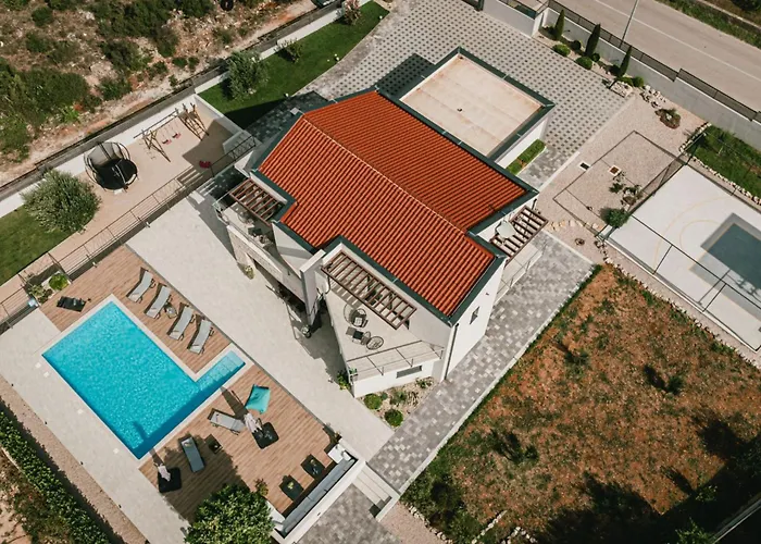 Felicity B4 * شيبينيك