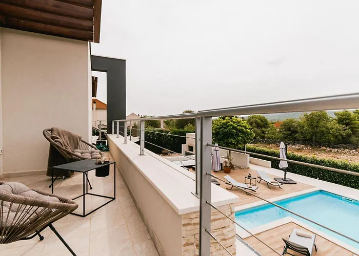 فيلة Felicity B4 *