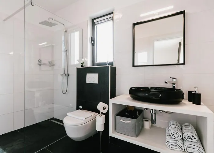 Felicity B4 فيلة *