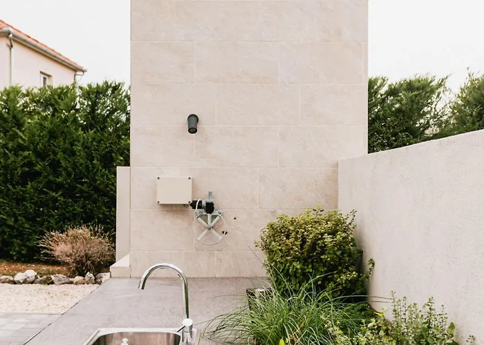 فيلة Felicity B4 *