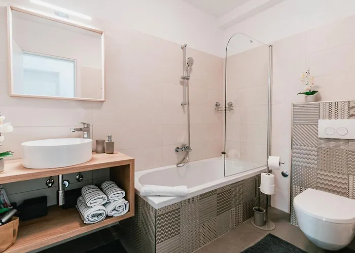 Felicity B4 * شيبينيك