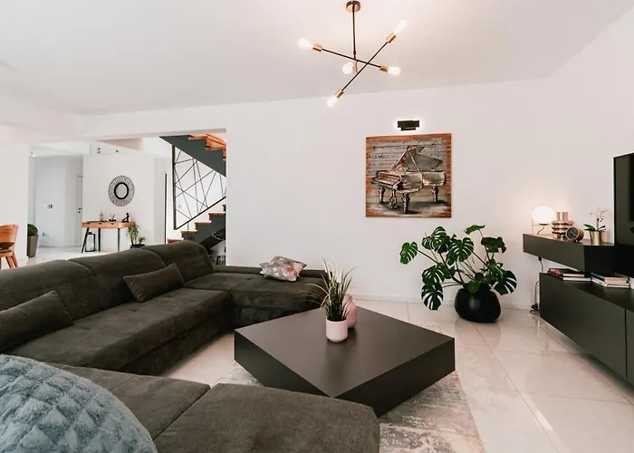 Felicity B4 * شيبينيك