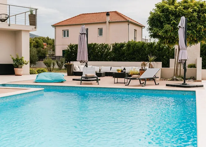 فيلة Felicity B4 *