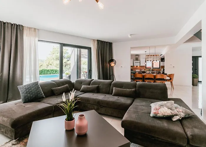 فيلة Felicity B4