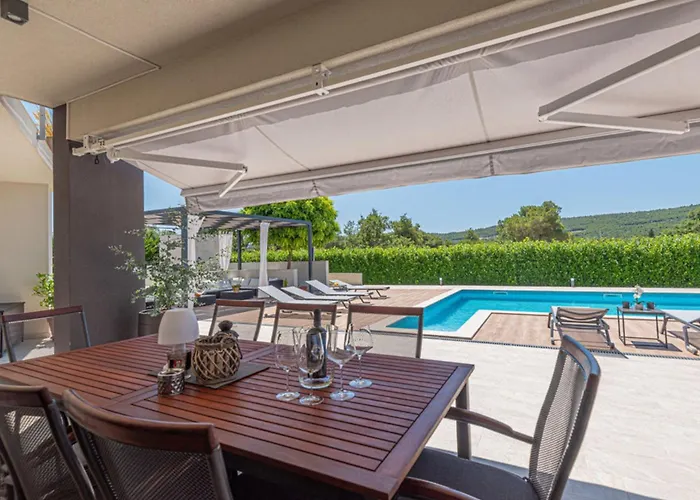 Felicity B4 فيلة *